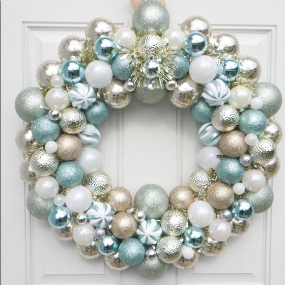SOLD 🎈Ornament Wreath Handmade Shatterproof decor - Picture 3 of 4